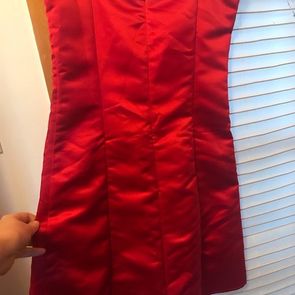 Red satin new dress - Picture 4 of 4